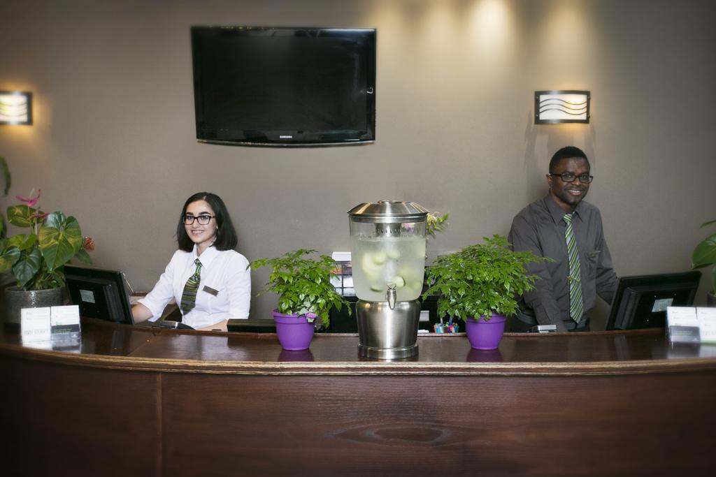 Coliseum Inn Edmonton Dış mekan fotoğraf